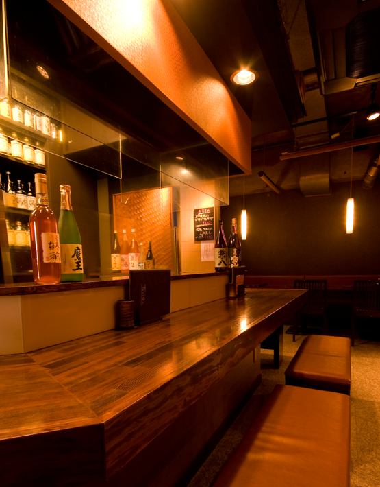 和歌山市駅から徒歩７分　本格炭火焼鳥専門店　鳥九